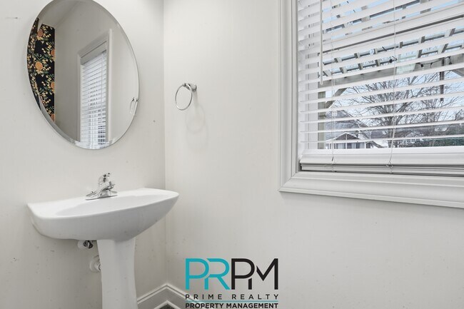 Building Photo - 208 A Anderson St