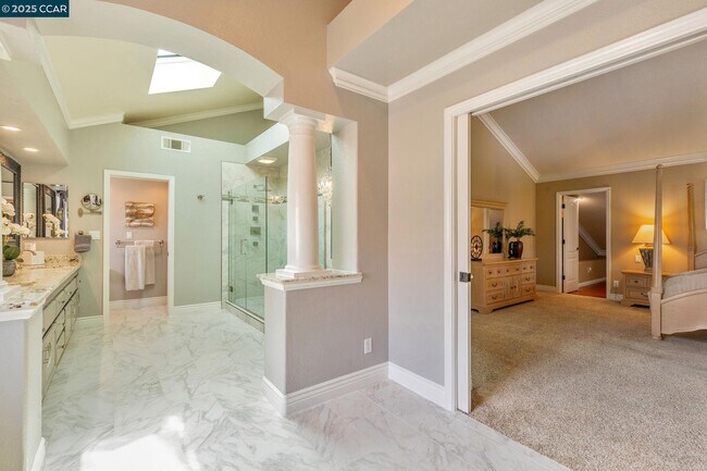 Building Photo - 668 Sun Tree Ct
