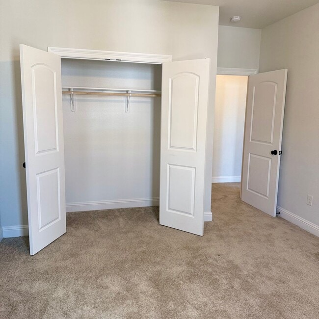 Building Photo - Beautiful 3BR / 2.5BA Townhouse Just 4 Miles from LSU!  Cottages at University Villas