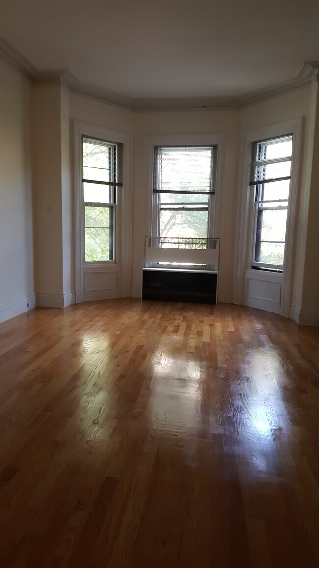 Building Photo - 148 Marlborough St