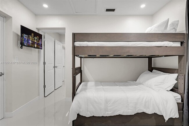 Building Photo - 1075 NE 12th Ave