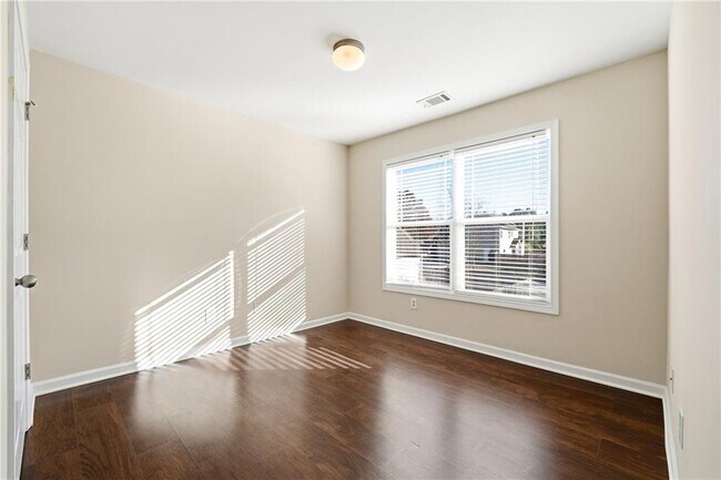 Building Photo - 5670 Winter Bluff Way NE