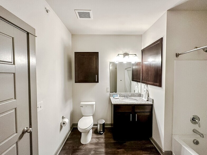 Building Photo - 111 E 4th St