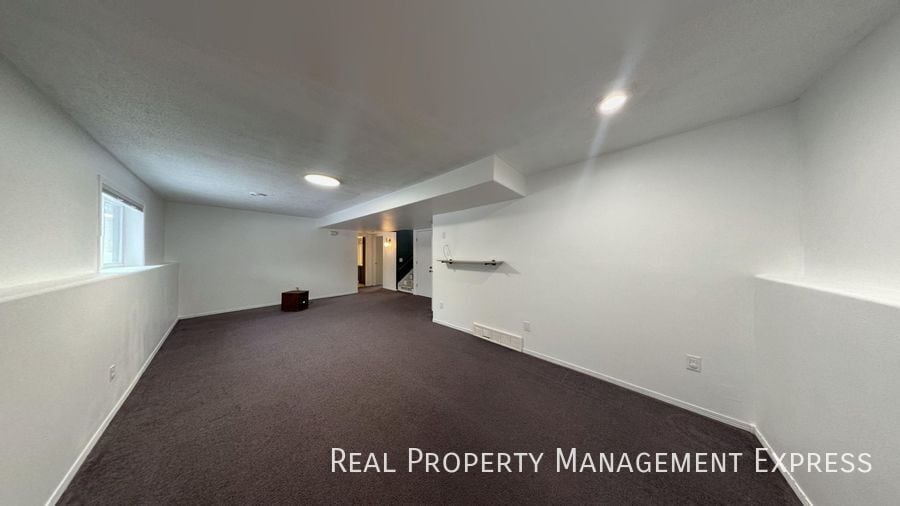 Building Photo - Spacious 4BR, 2BA Gem with Fireplace and Open Basement