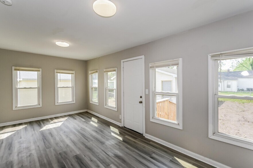 Building Photo - 1506 E Hendryx Ln