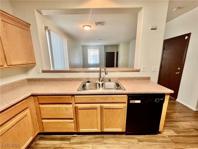 Building Photo - 1324 Sun Village Ave