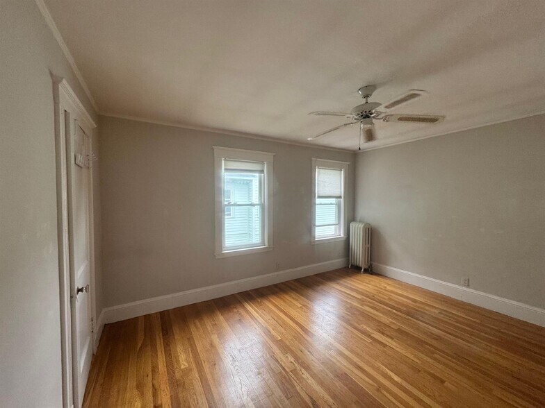 Building Photo - 48 Standish St