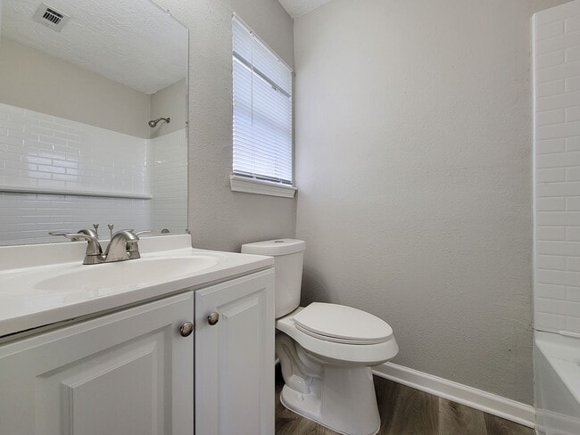 Building Photo - REMODELED 4 BEDROOM 2 BATH LEASE HOME IN HOUSTON