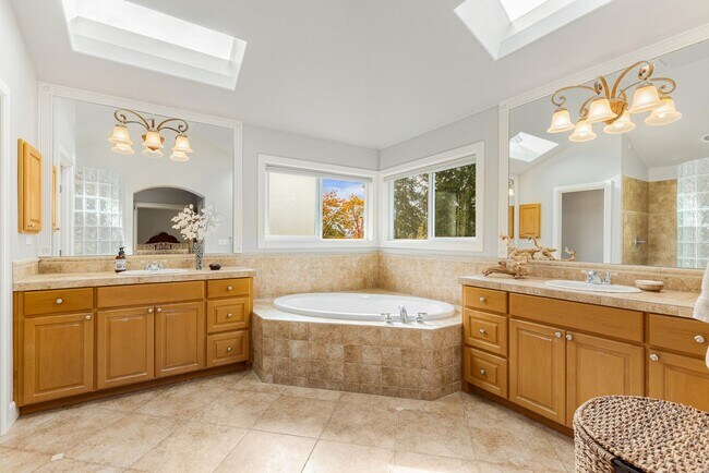 Building Photo - STUNNING Home in coveted Sterling Woods, S...