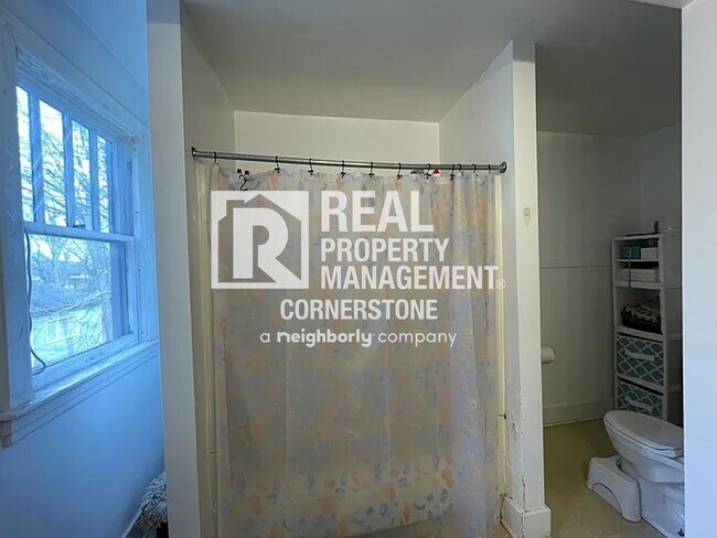 Building Photo - 808 W Kalamazoo Ave