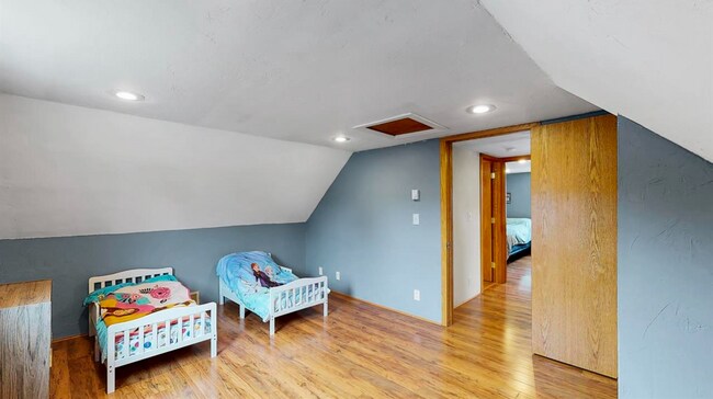 Building Photo - 423 Vroman St