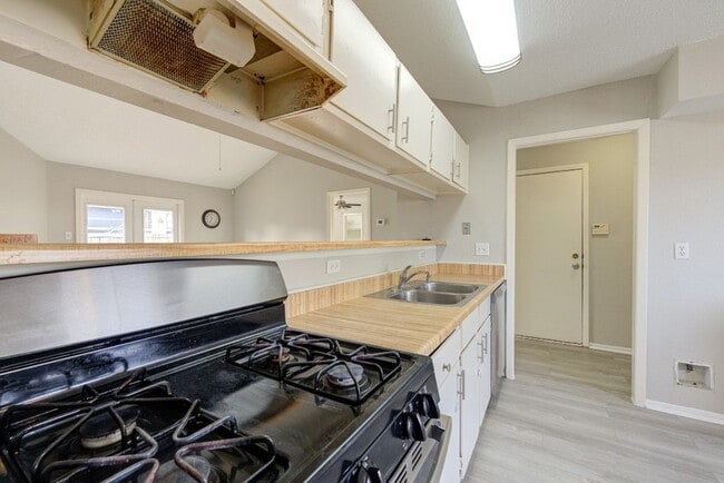 Building Photo - 20135 Telegraph Square Ln