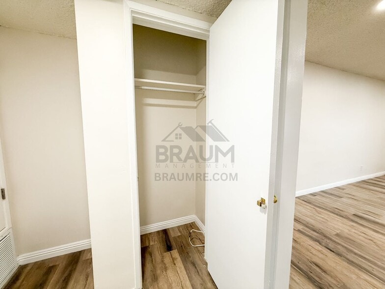 Building Photo - 6039 Whitsett Ave