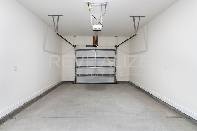 Building Photo - 13330 Shea Cir