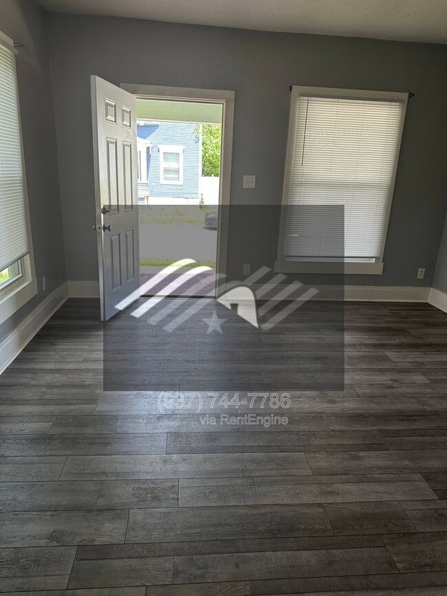 Building Photo - 419 Alberta St