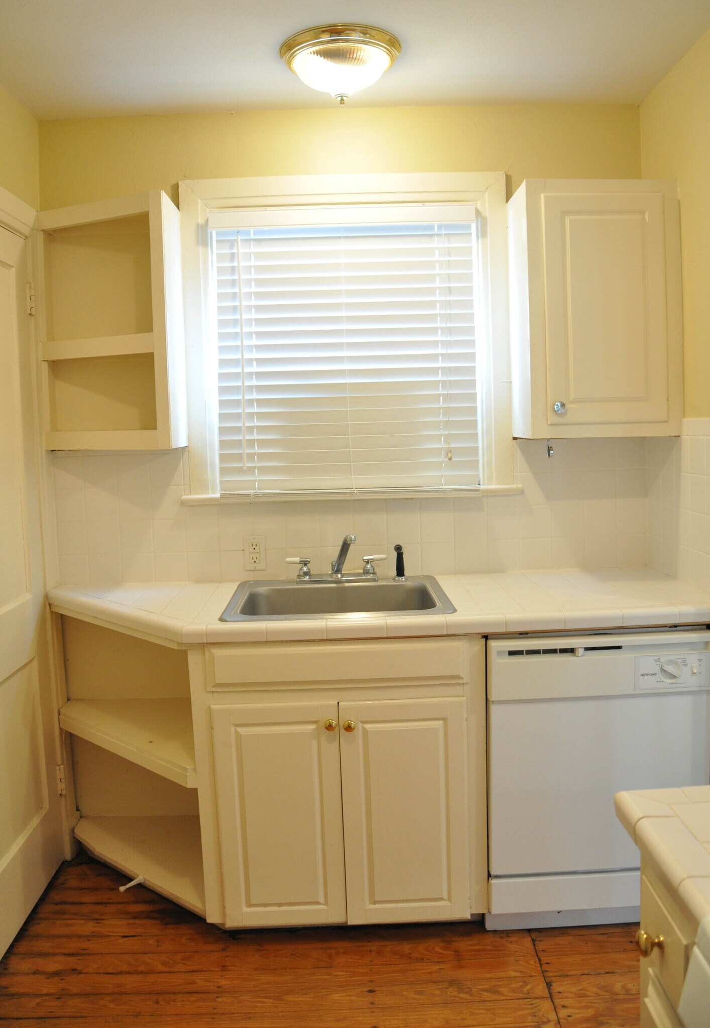 Building Photo - 912 N 6th St