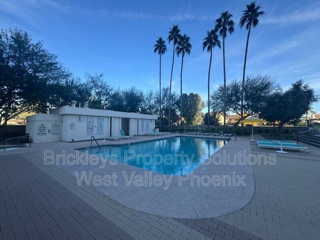 Building Photo - 2323 N Central Ave