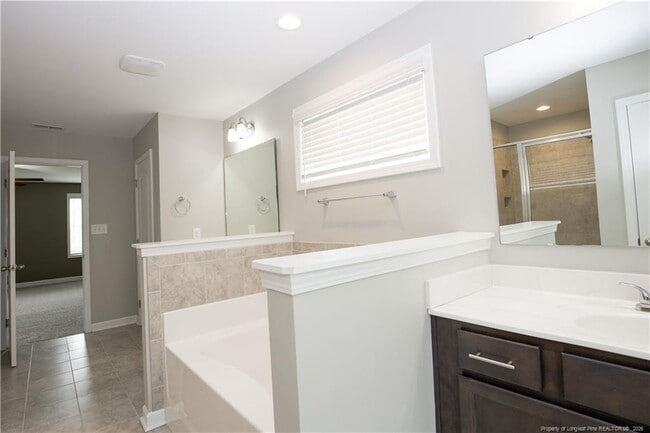 Building Photo - 5709 Pondhaven Dr