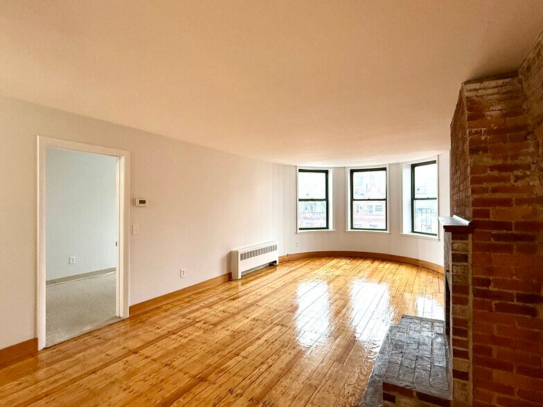 Building Photo - 482 Beacon St