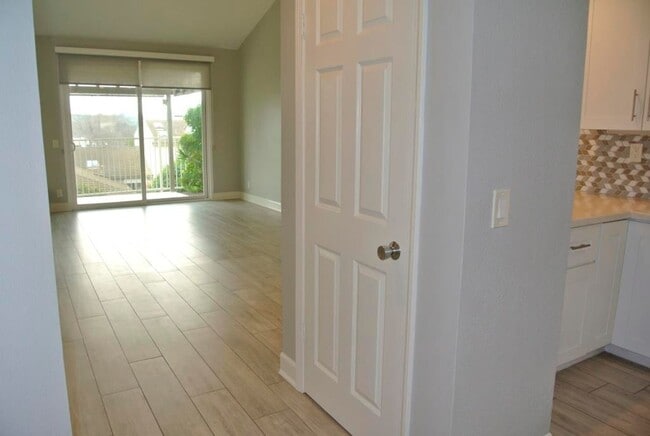 Building Photo - 2Bed/2Bath Condo in Laguna Del Mar Community~ Flying Cloud