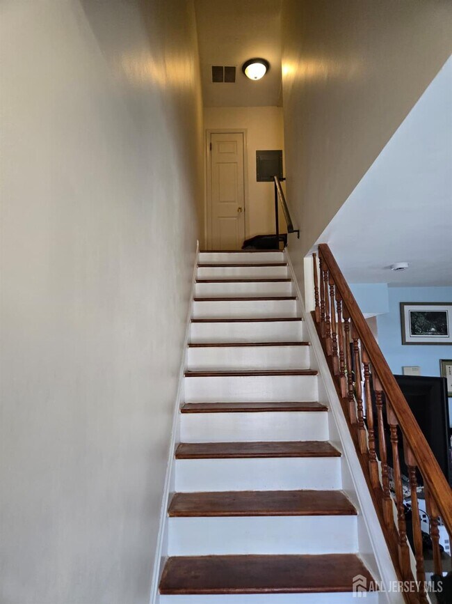 Building Photo - 115 Willett Ave