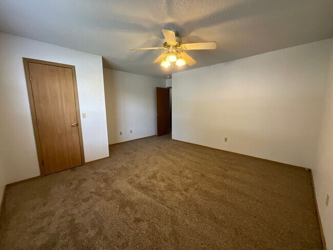 Building Photo - 1511 N Bernice Dr