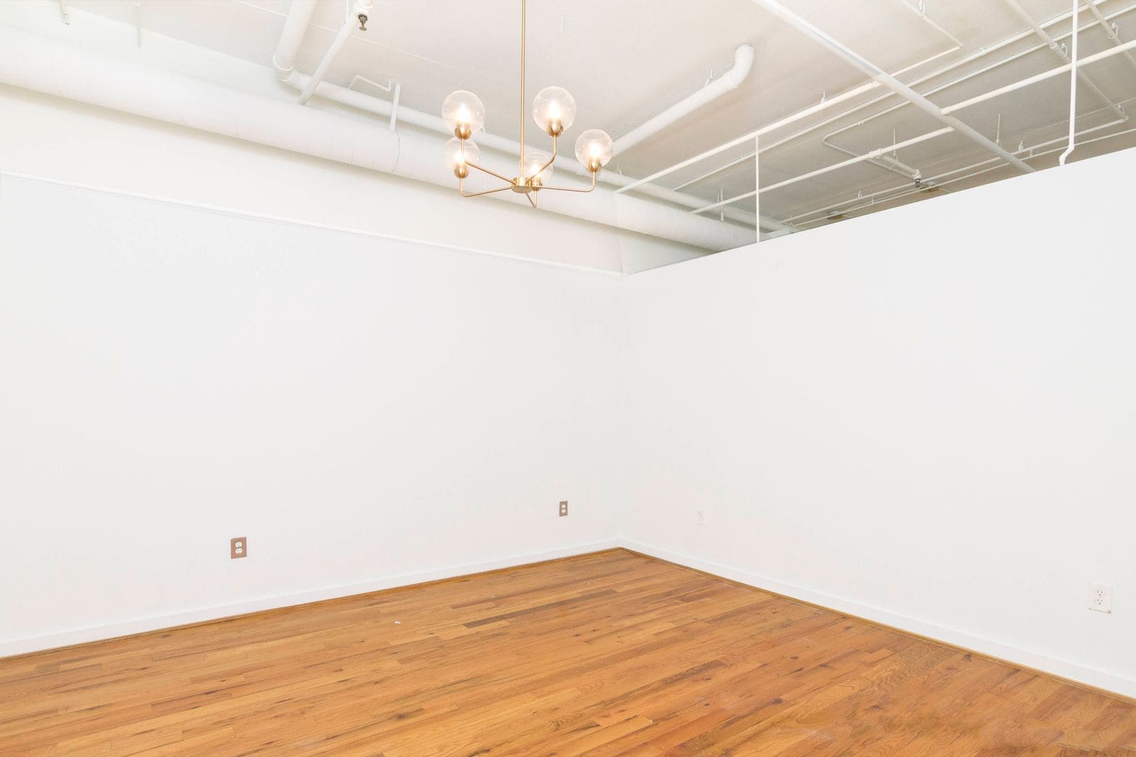 Building Photo - 1 bedroom 1 bath condo Prime Midtown location