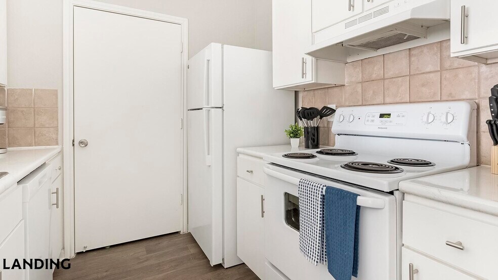 Building Photo - 9835 Fredericksburg Rd