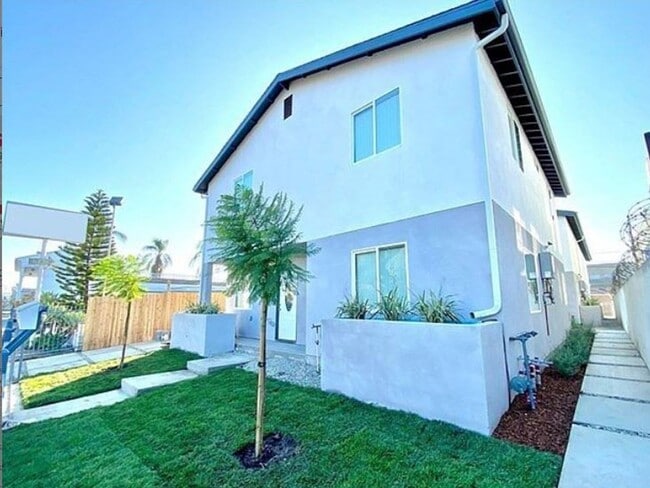 Building Photo - BROADWAY (10611)