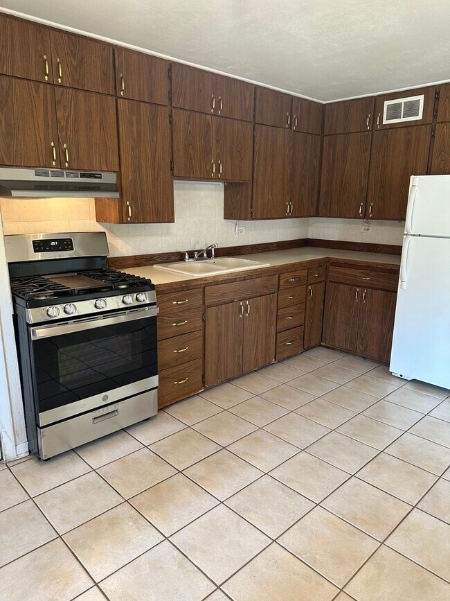 Building Photo - 16664 Aptakisic Rd