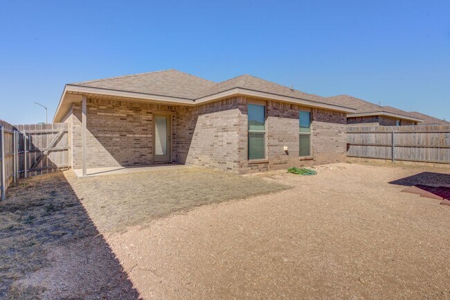 Building Photo - 1/2 off First Months Rent! Wonderful 3/2/2...