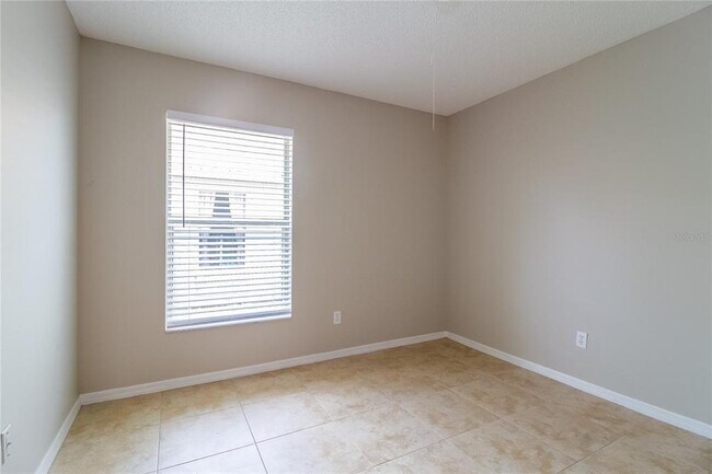 Building Photo - 2826 Delcrest Ct