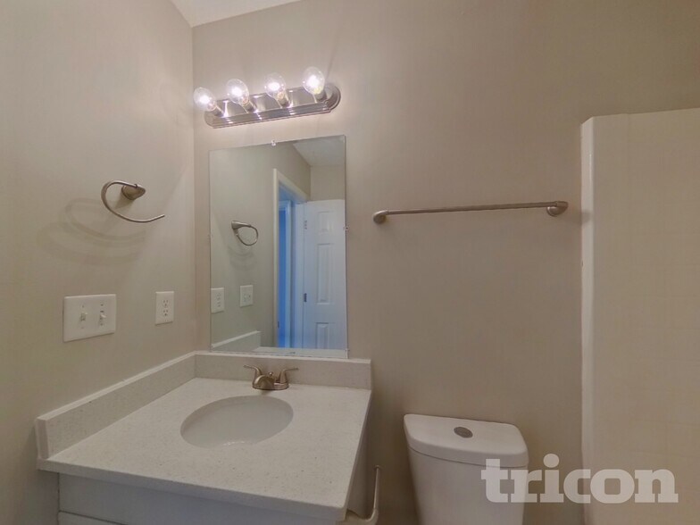 Building Photo - 416 Leecrest Dr