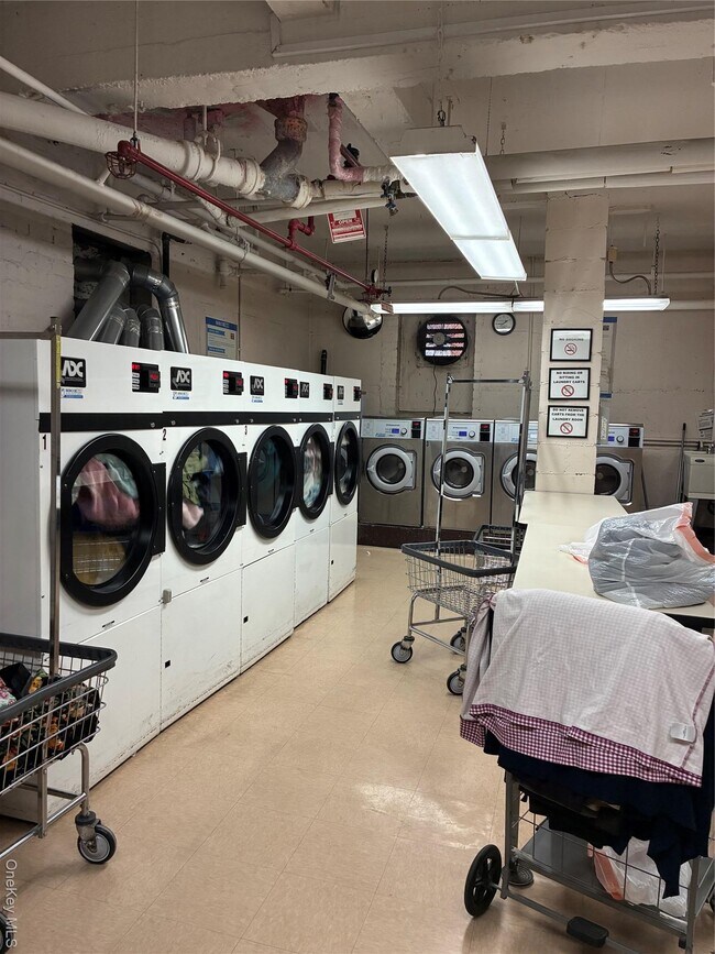 Building Photo - 610 Waring Ave