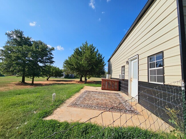 Building Photo - 21387 Fir Ln