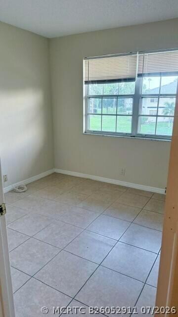 Building Photo - 1520 SE Royal Green Cir
