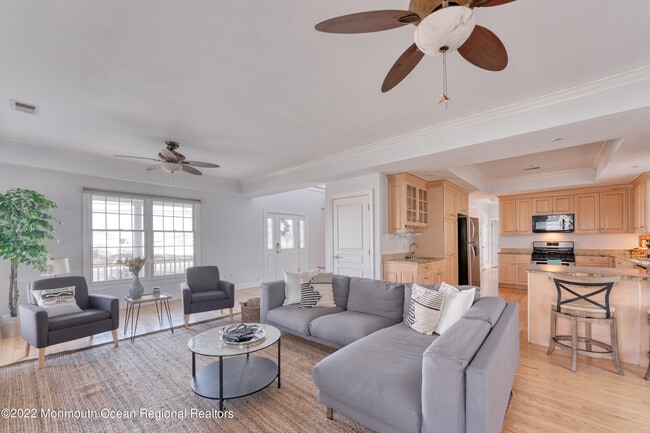 Building Photo - 322 Broadway