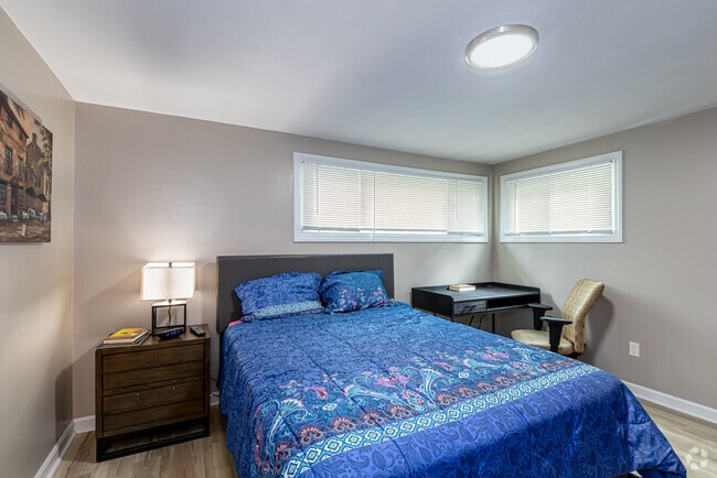 3BR, 1BA - Bedroom - Woodlawn Apartments