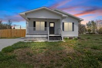 Building Photo - 4 bed 2 bath Home in Idaho Falls