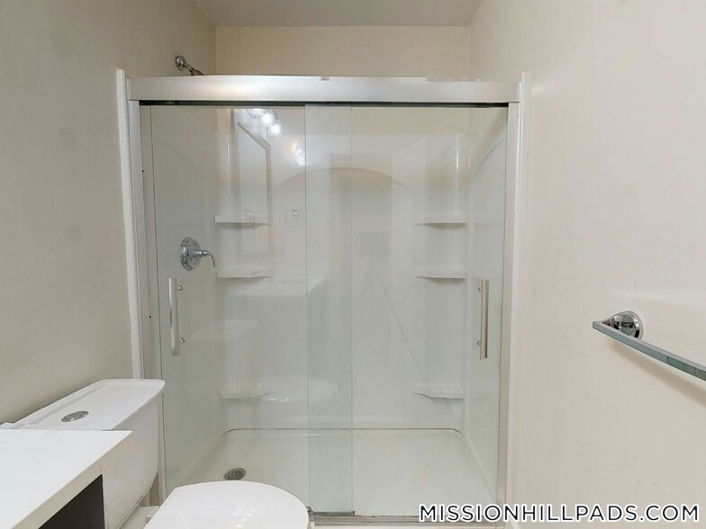 Building Photo - 839 Parker St