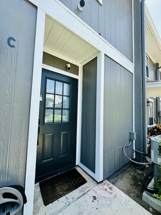Building Photo - 850 Hill Dr