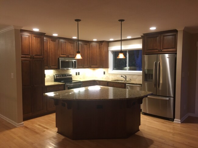 Building Photo - FANTASTIC FAMILY HOME! GREAT LOCATION!