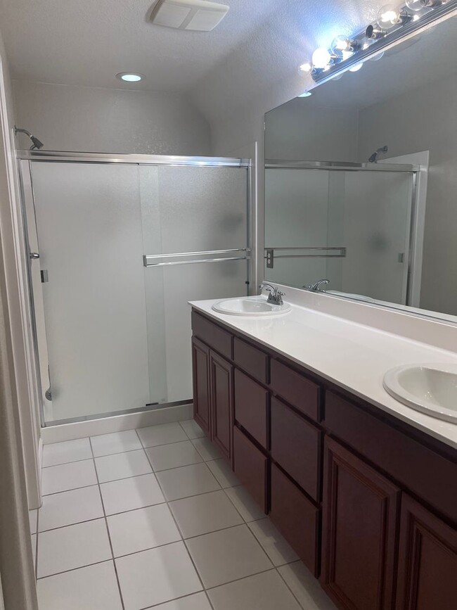 Building Photo - Coppergate Townhome