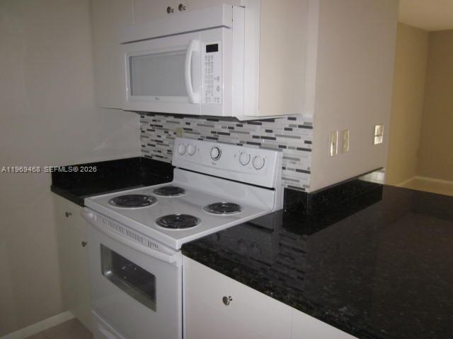 Building Photo - 10738 N Kendall Dr