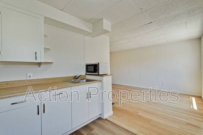 Building Photo - 1684 California St