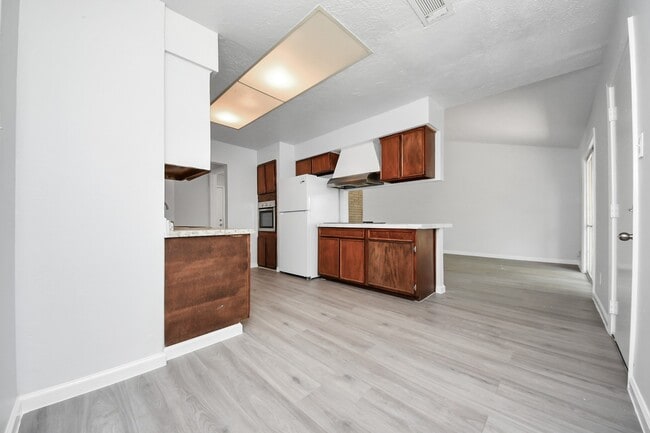 Building Photo - 4710 Lotus St