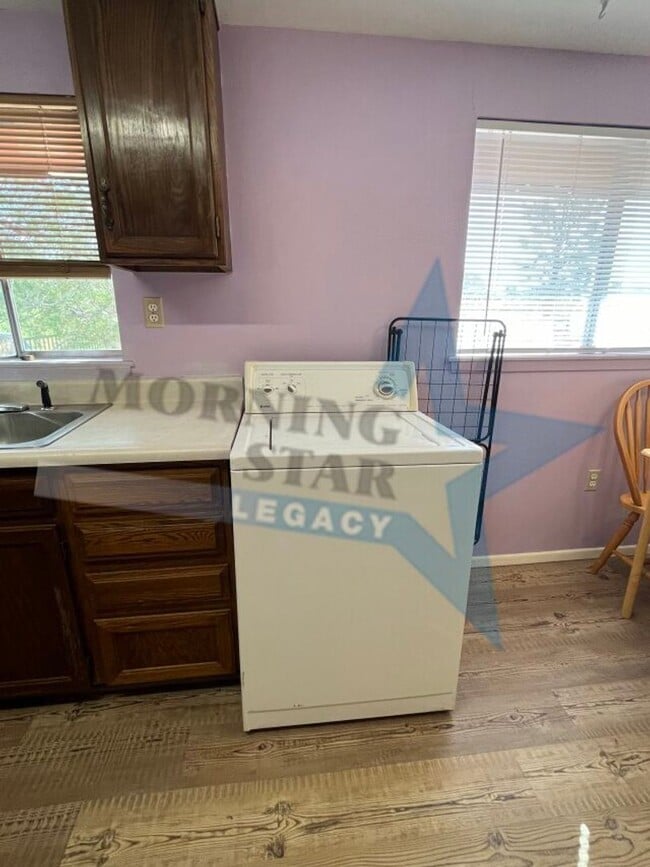 Building Photo - 2 bedroom home in a country type setting