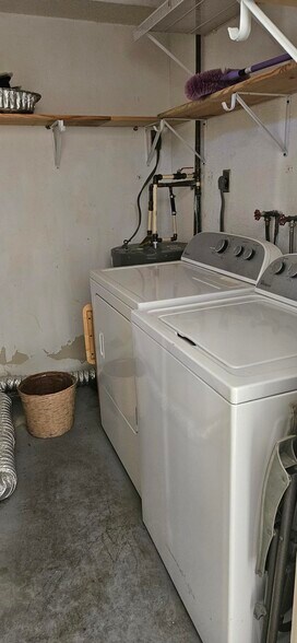 Building Photo - 6215 Green View Cir