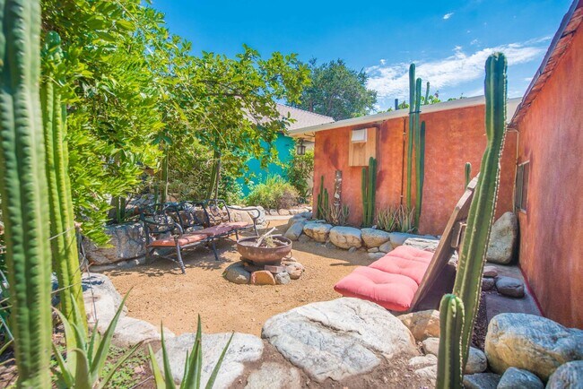 Building Photo - 2599 Huntington Dr