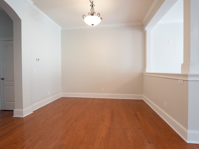 kitchen table/breakfast area - 1814 Tennyson Row